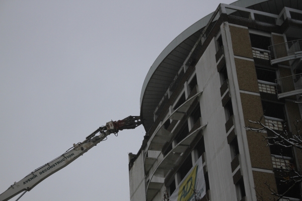 Déconstruction de la Tour J dans le quartier Marcel Pagnol (ex-Stade)