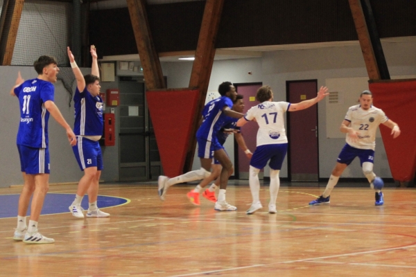 Handball. Nationale 3 Masculine - Poule 6 : Proche de l'exploit, l'ASHBCC s'incline d'un but face au leader bisontin (26-27)