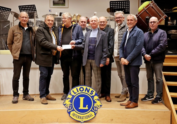 Le Lions Club Mercurey Côte Chalonnaise a remis un chèque de 3 000 euros à l'Orchestre d'Harmonie Saint Rémy - Les Charreaux