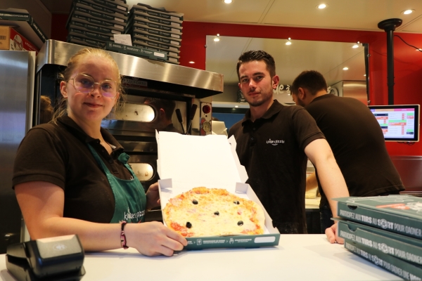 "Le Kiosque à Pizzas" chaîne de restaurants française a ouvert un nouvel établissement sur le parking du Carrefour Market à Châtenoy le Royal.