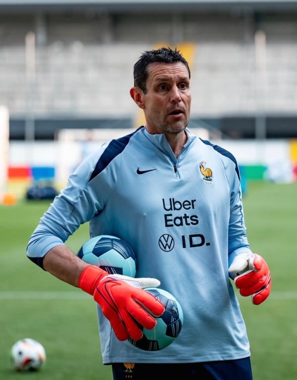 Franck Raviot, entraineur des gardiens de buts de l’équipe de France de foot, parrain de la remise des trophées 2024 de l’OMS de Châtenoy le Royal.