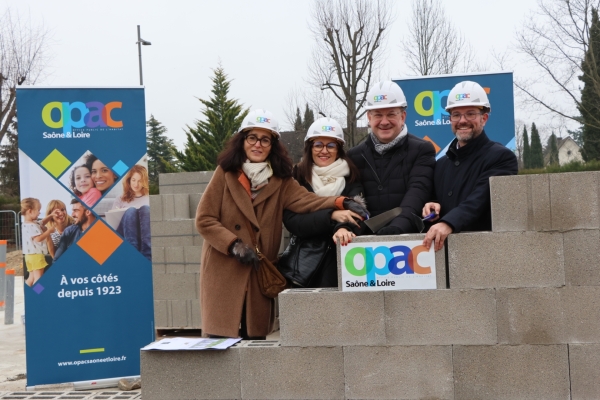 Pose de la 1ère pierre des 6 nouveaux pavillons de l’OPAC pour seniors à Châtenoy-le-Royal.