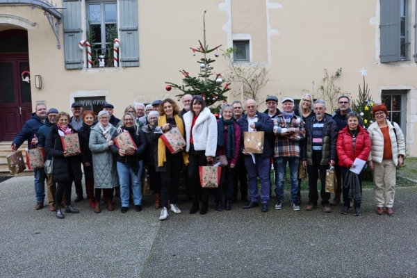 Distribution de 169 colis de Noël à Fontaines.