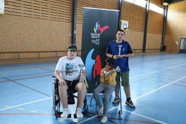 Le challenge départemental jeune handisport à Fontaines, une belle réussite avec une quinzaine de participants.