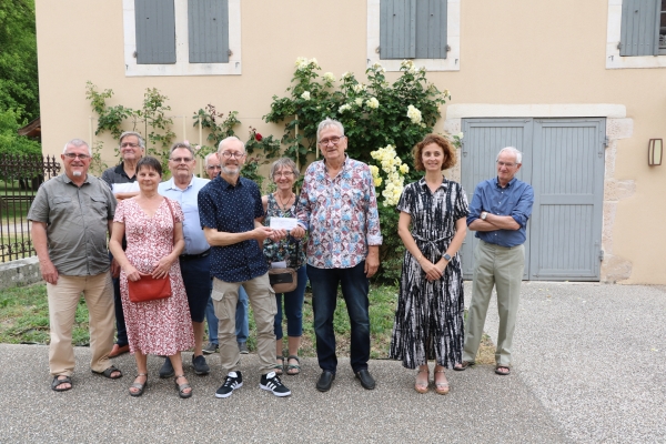 Fontaines : Passage du dernier témoin par "Les Amis de l’église Saint Just" à "Fontaines Patrimoines".