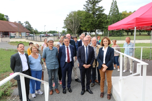 Inauguration de l’école maternelle de Fontaines : réduire les charges en énergie, améliorer le confort des utilisateurs et valoriser les espaces devenus disponibles, une réussite en termes de rénovation.