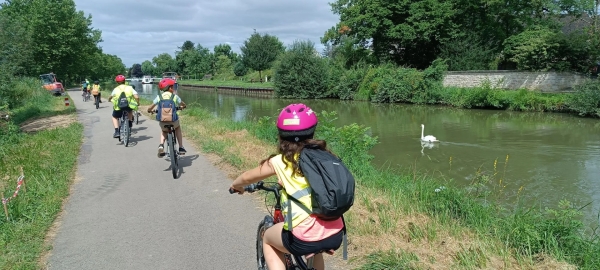 Les enfants de l’Escale de Saint Rémy ont rejoint le camping de Chagny à vélo en passant par la "voie bleue".