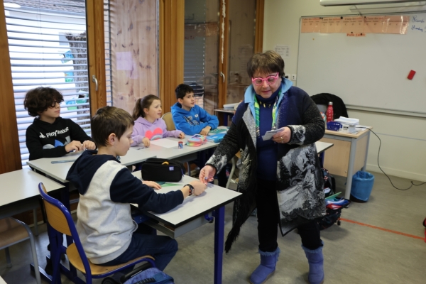 Un Pass distribué aux élèves des écoles de St Rémy pour accéder à la patinoire de "Place à l’Hiver".