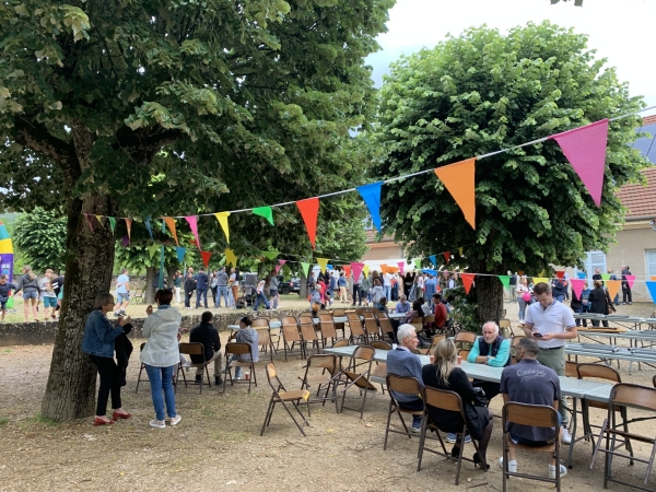 Kermesse des p’tits givrotins : malgré la pluie, un succès fou 