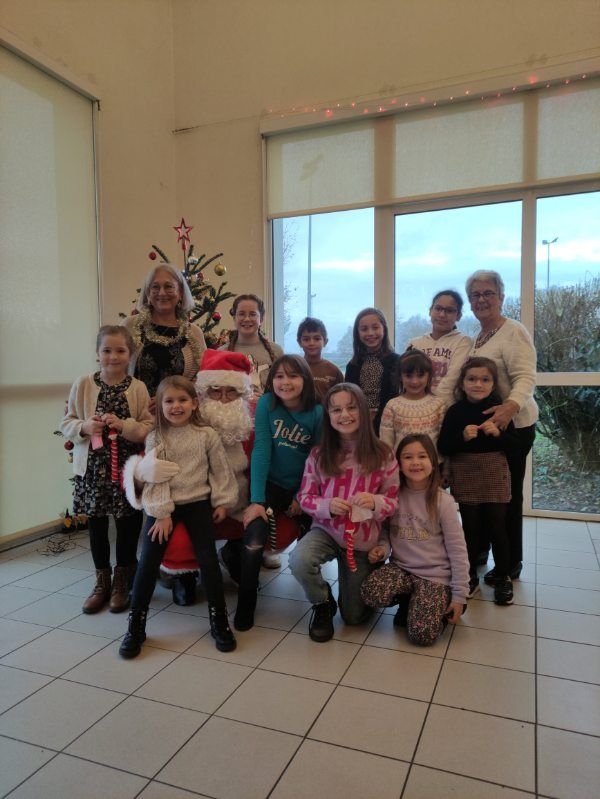 Noël à la bibliothèque de Lessard-le-National : un beau moment festif et créatif