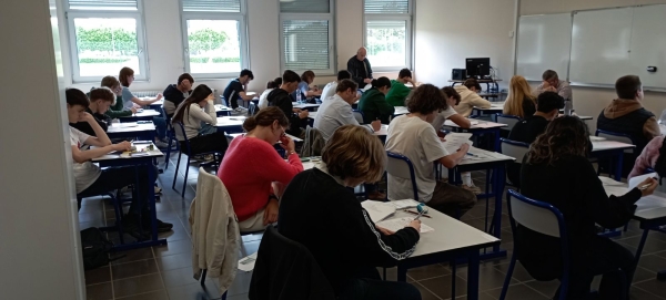 Ce jeudi, les lycéens du Grand Chalon ont passé leur examen du Brevet d’Initiation Aéronautique au Lycée Hilaire de Chardonnet